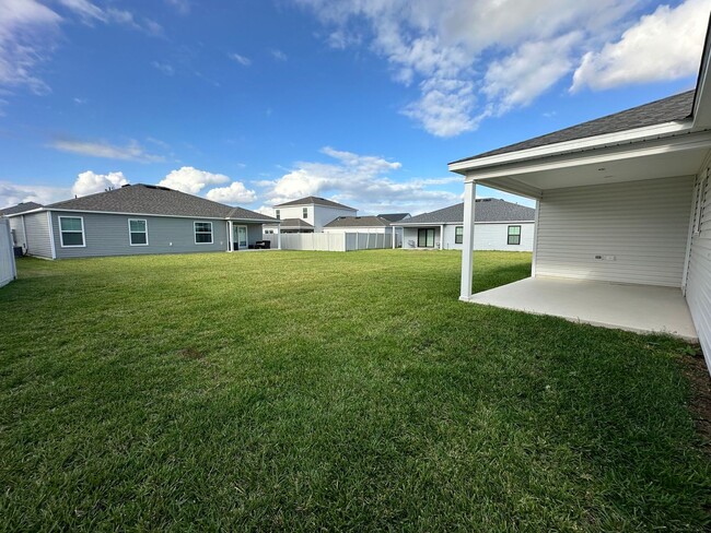 Building Photo - NEWER HOME adjacent to The Villages in all...