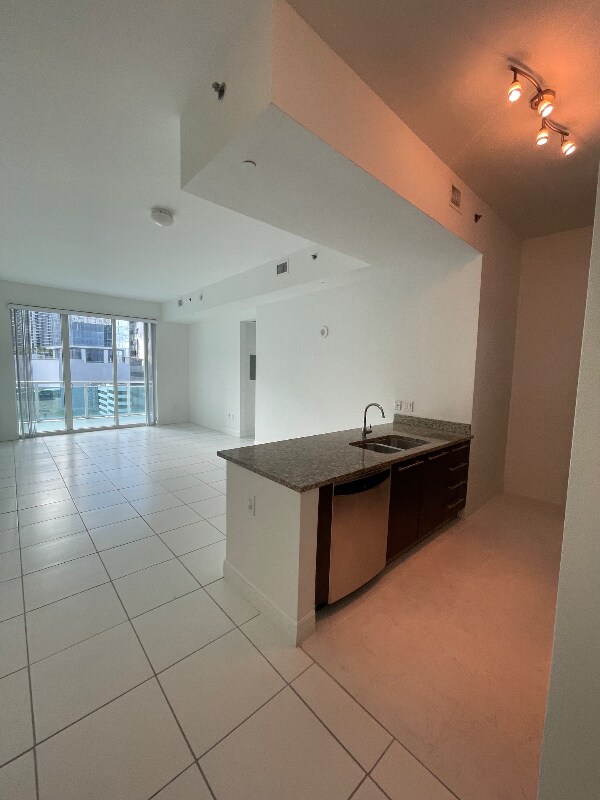 Building Photo - 950 Brickell Bay Dr