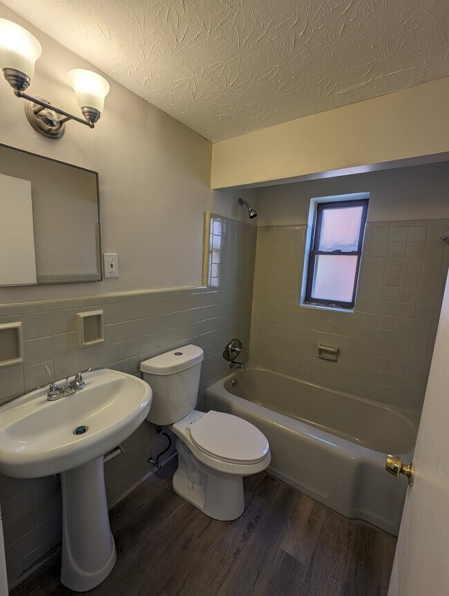 Building Photo - 2500 Boudinot Ave