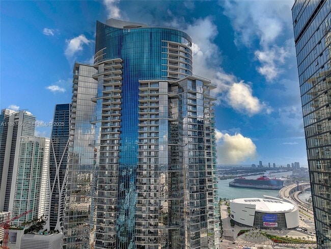 Building Photo - 851 NE 1st Ave