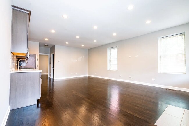 Building Photo - 1075 W Polk St