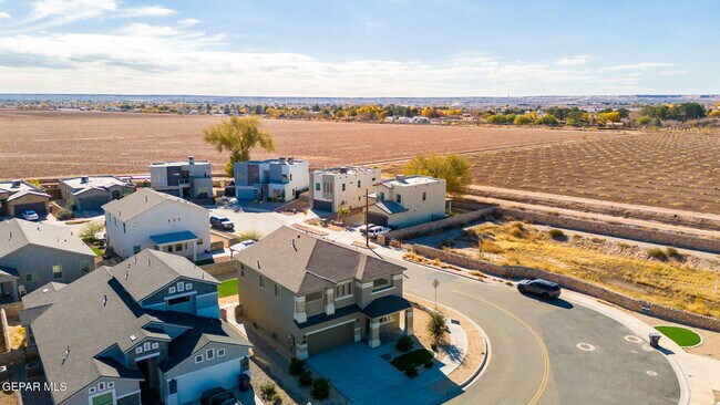 Building Photo - 561 Issa Circle