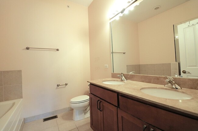 Building Photo - 57 Northfield Terrace