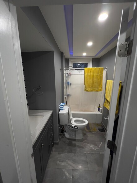 Building Photo - 107 Summer St