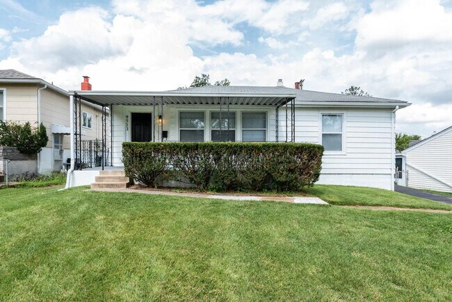 Building Photo - 9501 Upland Dr