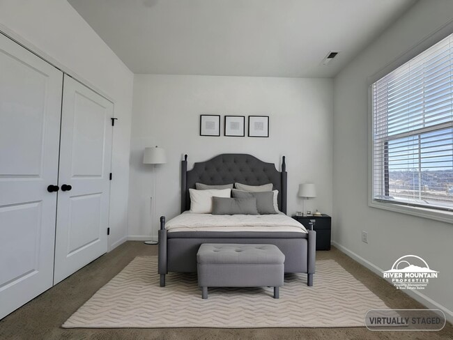 Building Photo - Newly Built End-Unit Townhome in Blacksburg - SHORT-TERM lease