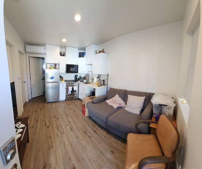 Building Photo - 7 Bedroom 3 bath home close to POLY!!!!