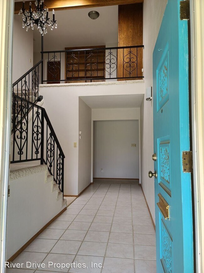 Building Photo - 4 br, 2.5 bath House - 3355 San Fernando C...