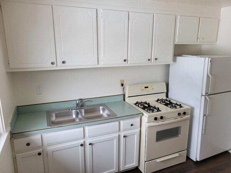 Building Photo - 610 Short St