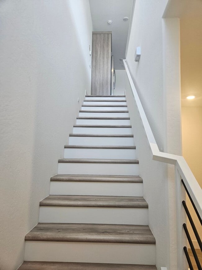 Building Photo - COMING SOON! Gorgeous 3/2 Town Home in Clovis with Solar!