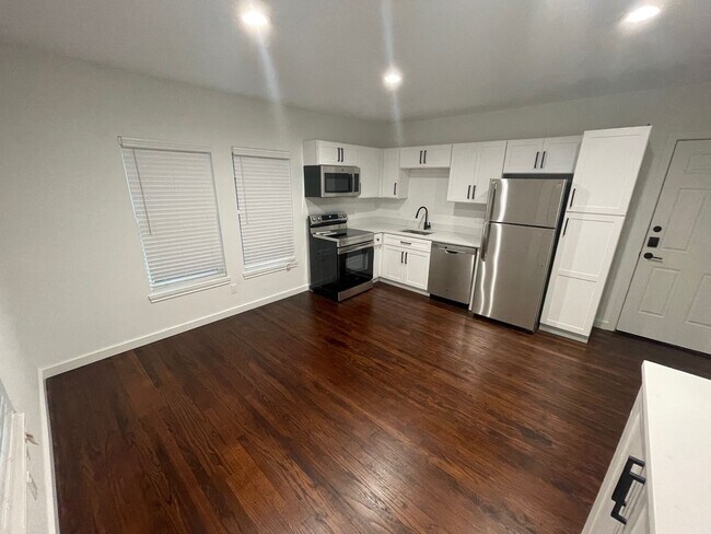 Interior Photo - 5910 Oram St