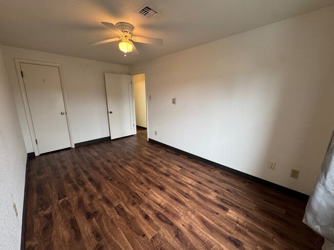 Building Photo - 4924 N Pearl St