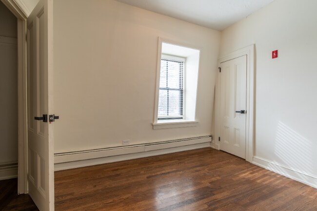 Building Photo - 200 Waterman St