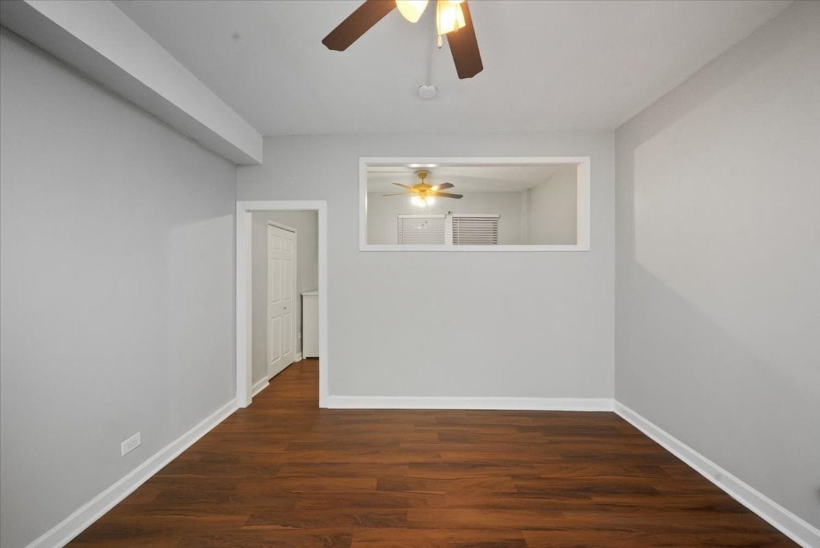 Building Photo - 1140 N La Salle Dr