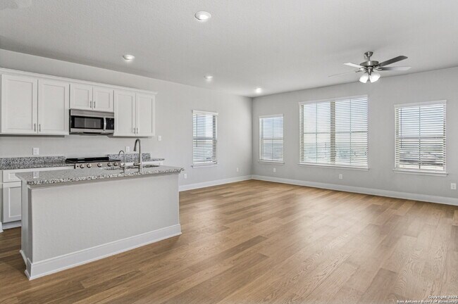 Building Photo - "Charming 3-Bedroom Duplex in San Antonio with Granite Elegance!"