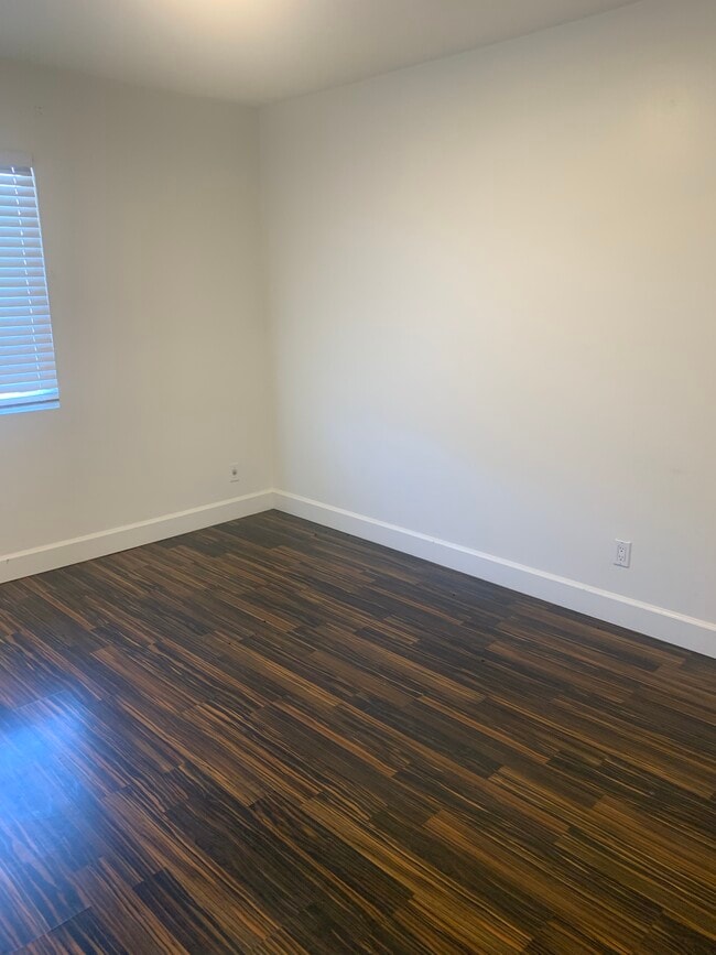 Building Photo - 2312 W Lindner Ave