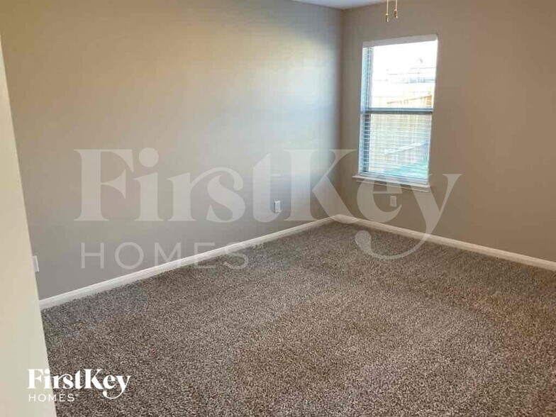 Building Photo - 179 Aster Dr