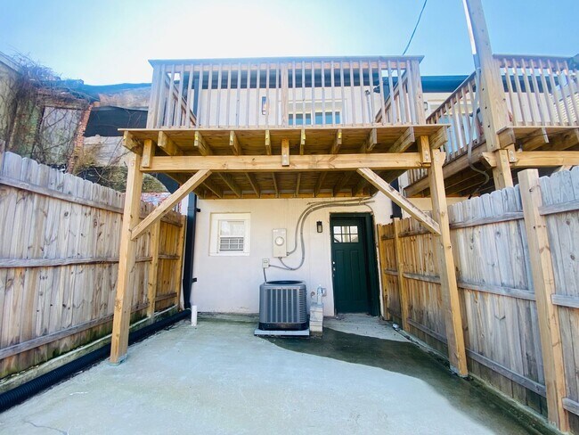 Building Photo - FOR RENT - 2BR/2.5BA Townhome