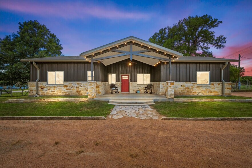 Building Photo - 1736 W Live Oak St