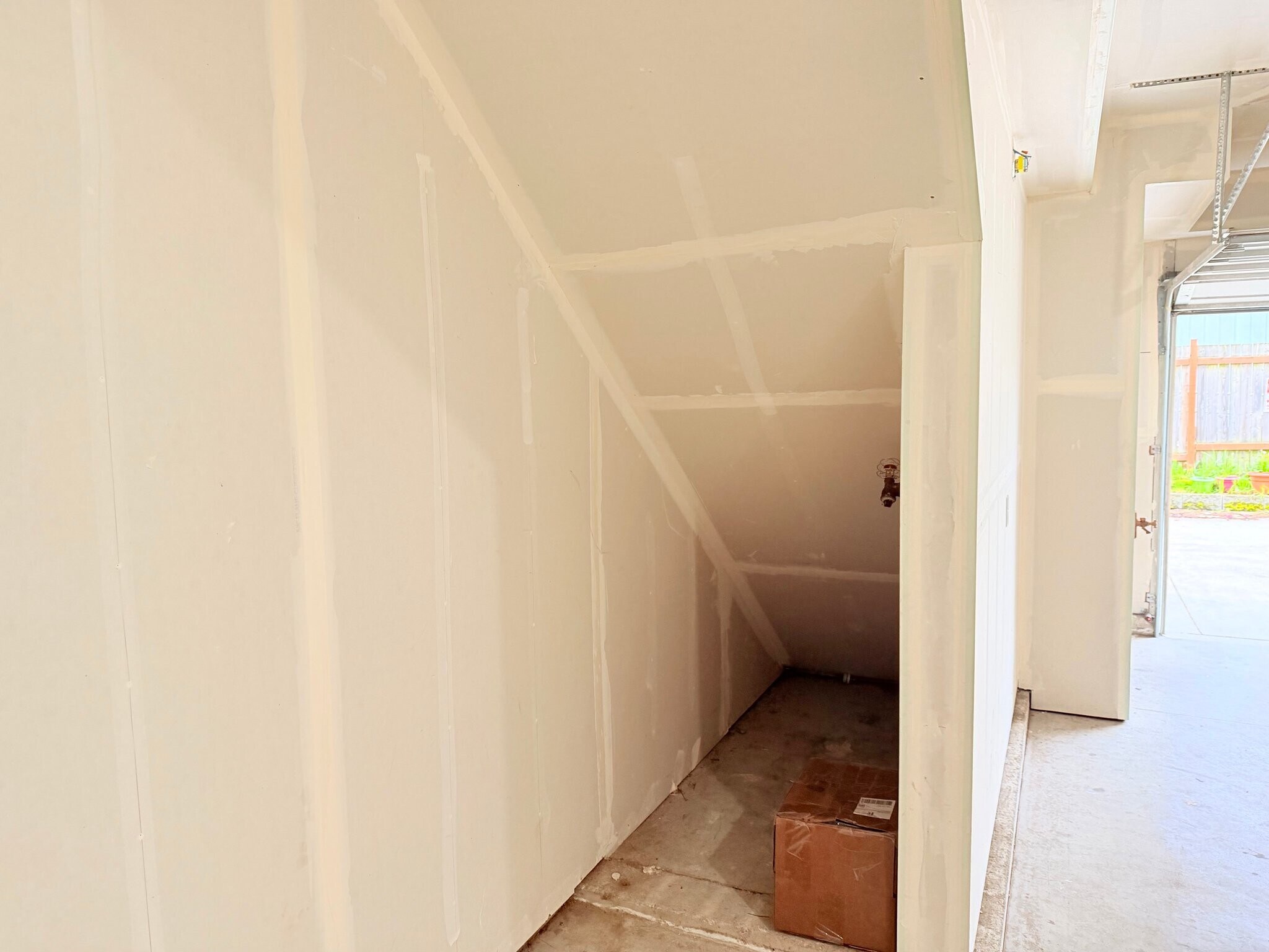 Building Photo - 4337 S Cedar St