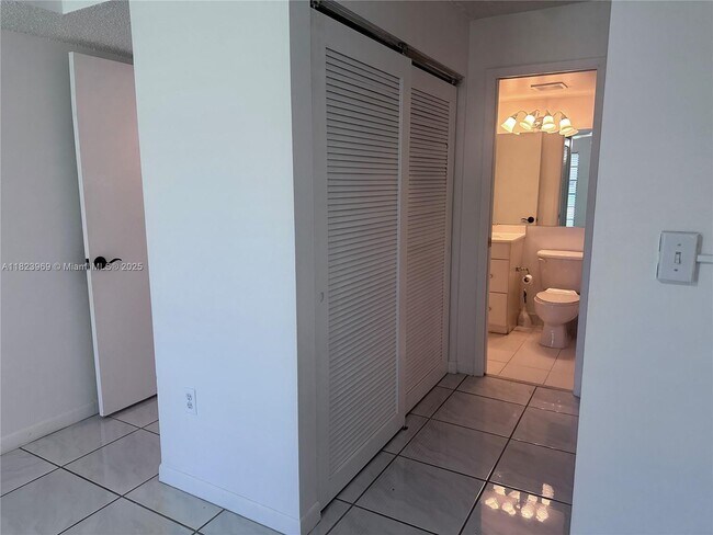 Building Photo - 8810 SW 123rd Ct