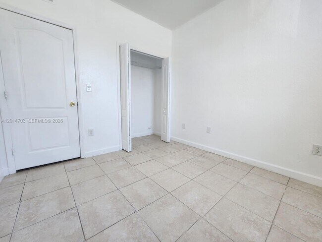 Building Photo - 1539 SE 27th St