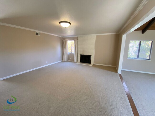 Building Photo - $5995 - Spacious 4 Bed/2 Bath Los Gatos Ho...