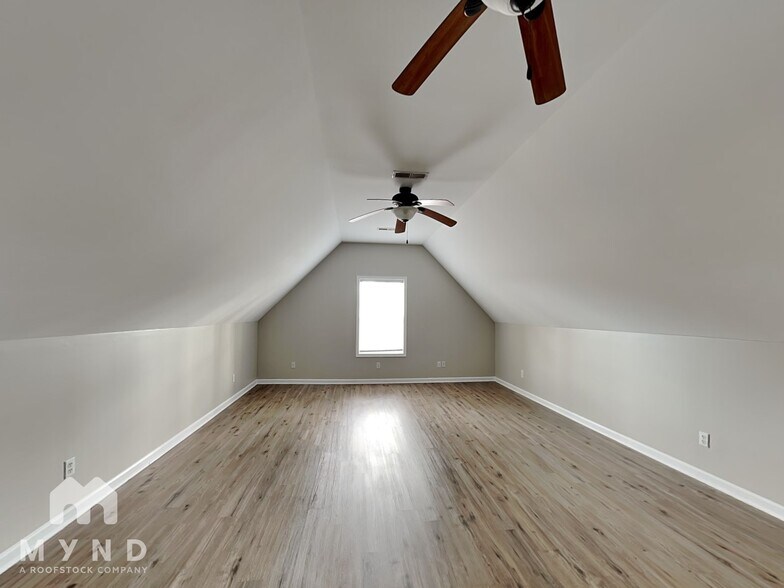 Building Photo - 364 Old Glory Ln