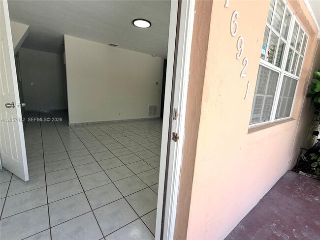 Building Photo - 16921 SW 94th Ave