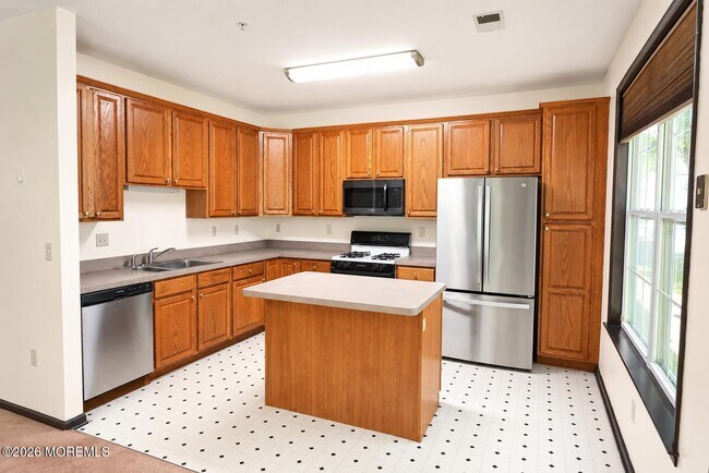 Building Photo - 526 St Andrews Pl