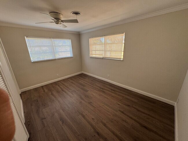 Building Photo - 349 NE 31st St