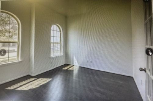 Building Photo - 18122 Glenlyon Dr