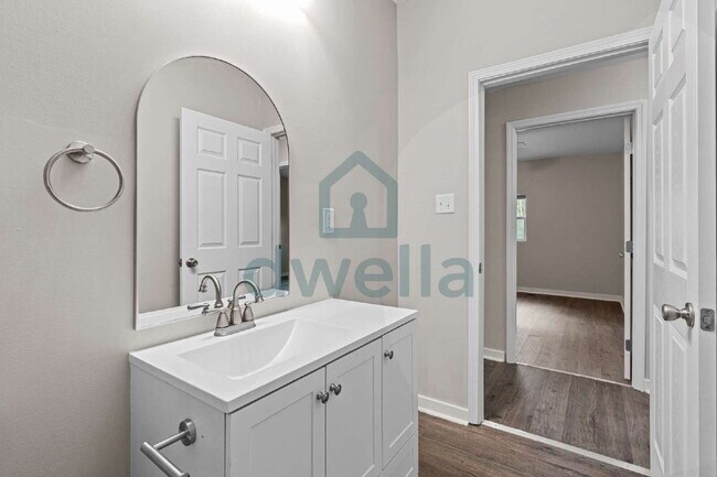 Building Photo - Beautifully Renovated 3-Bedroom Home on Curtis Drive - Serene Sumter Setting, Featuring a Private...