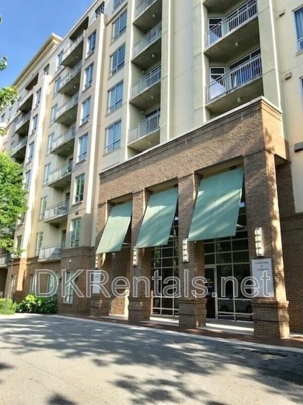 Building Photo - 711 Cosmopolitan Dr NE