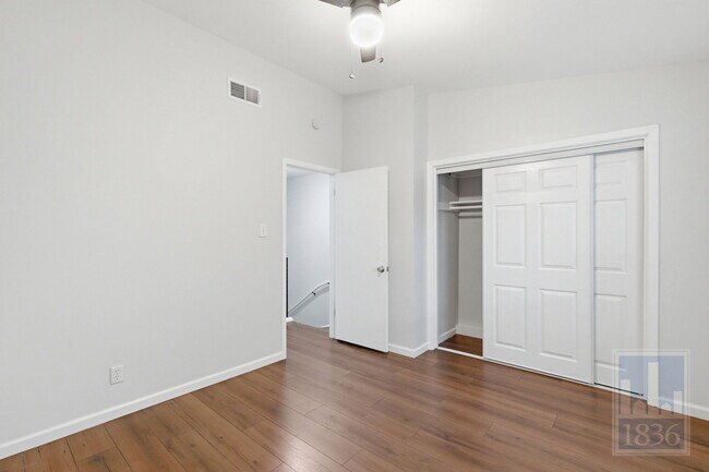 Building Photo - 3820 Southway Dr