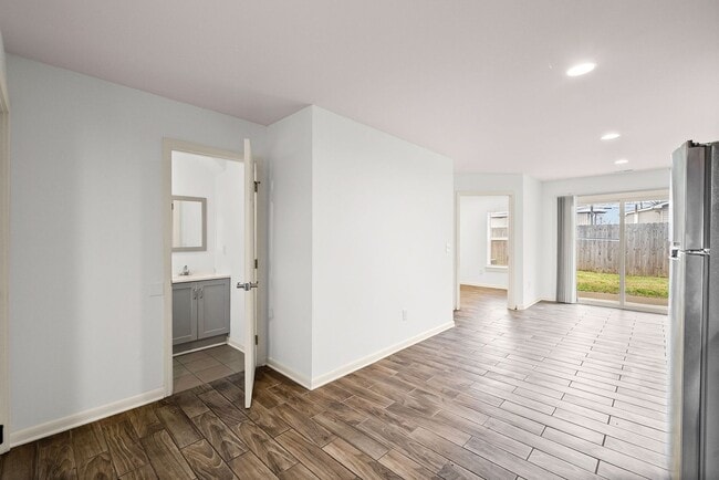 Building Photo - Spacious Rental Minutes from Downtown Nashville!