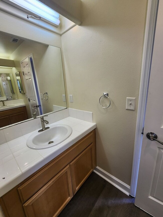 Building Photo - 521 Adina Way