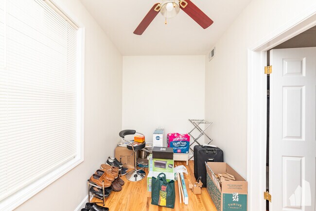 Building Photo - 2428 W Carmen Ave