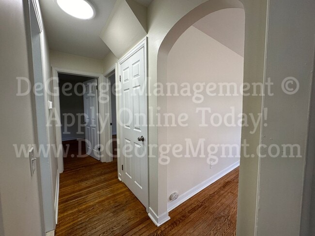 Building Photo - Gorgeous Spacious 4 Bedroom 1.5 Bath Singl...