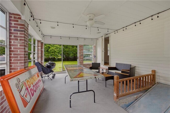 Building Photo - 117 Camp Ave