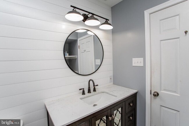 Building Photo - 415 New Rd