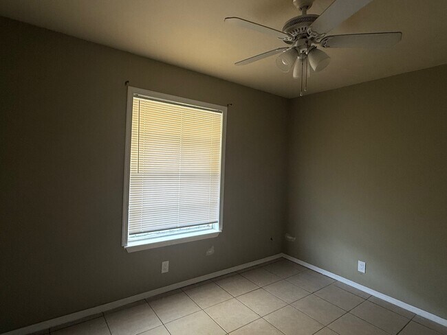 Building Photo - 4839 Castle Stream Dr