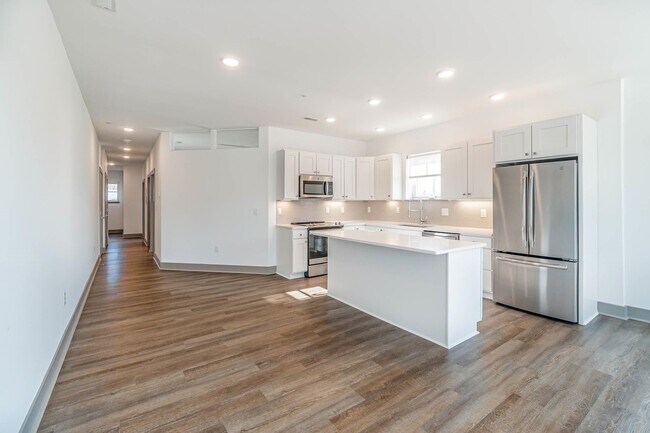 Building Photo - 256 Manhattan Blvd