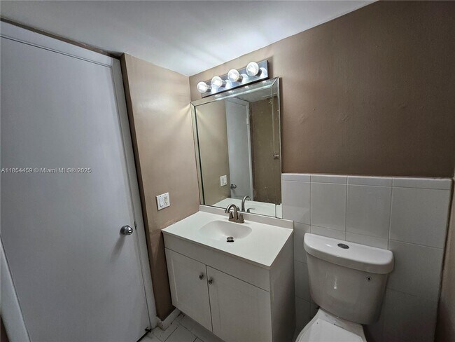 Building Photo - 7490 Miami Lakes Dr