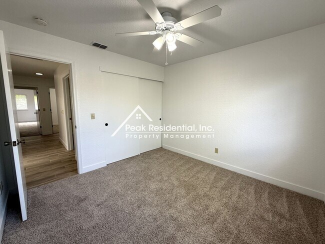 Building Photo - Wonderful Orangevale 4bd/2ba Home with 2 Car Garage!