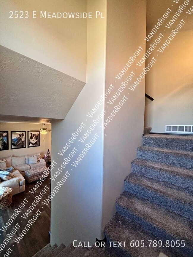 Building Photo - 2523 E Meadowside Pl