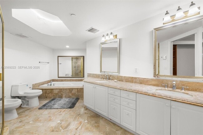 Building Photo - 9559 Collins Ave
