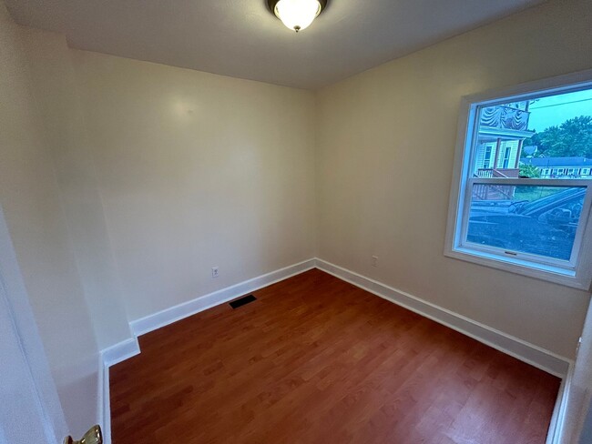 Building Photo - Newly Renovated 2 Bedroom House