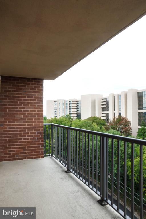 Building Photo - 1300 Army Navy Dr