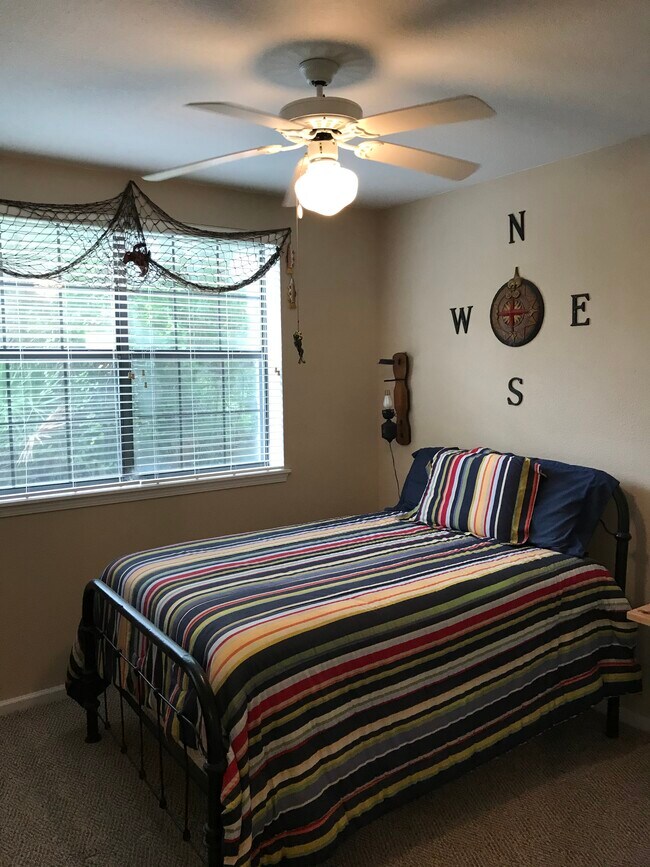 Bedroom 2 Queen - 1508 Vista Cove Rd